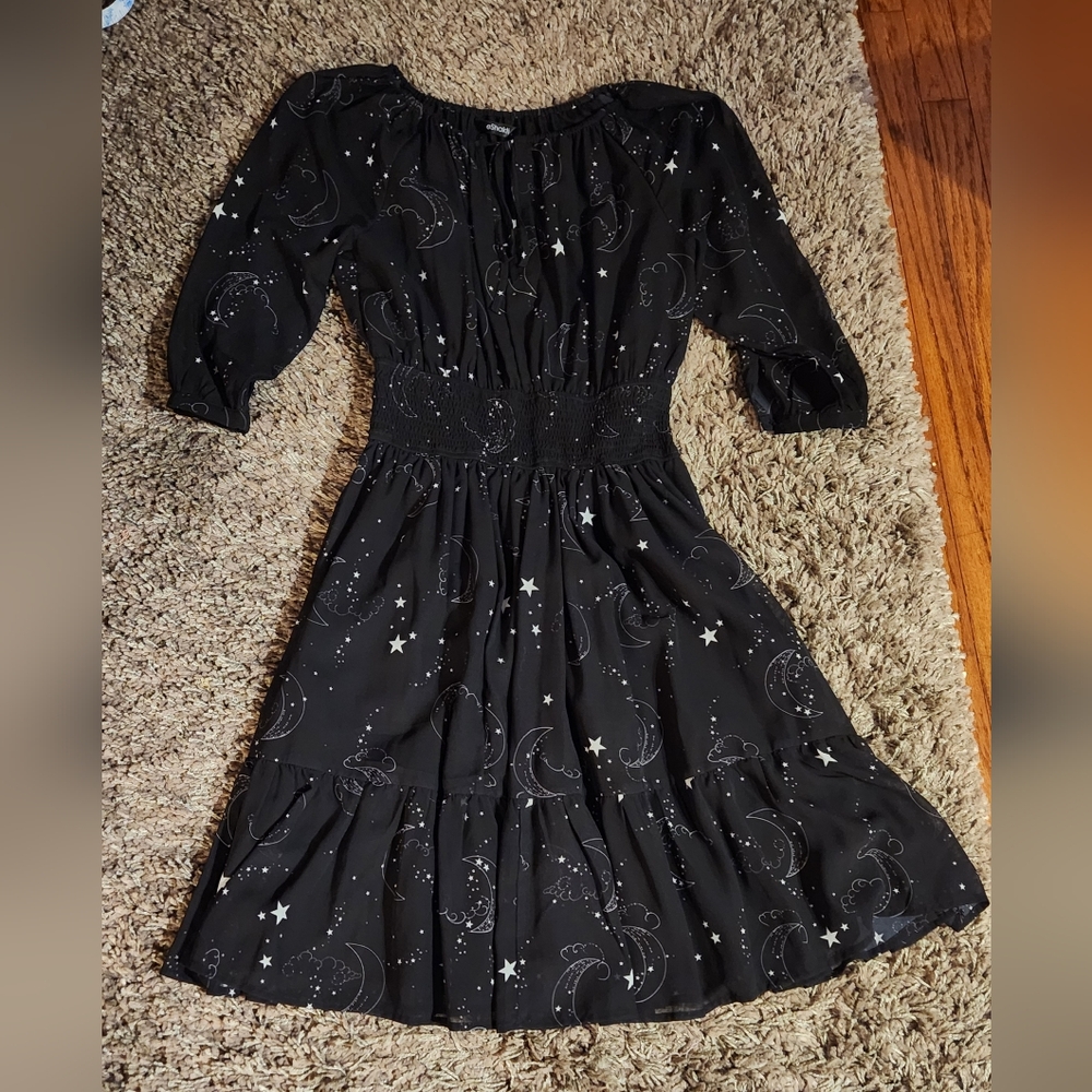 Star print whimsical ruffled georgette dress EUC